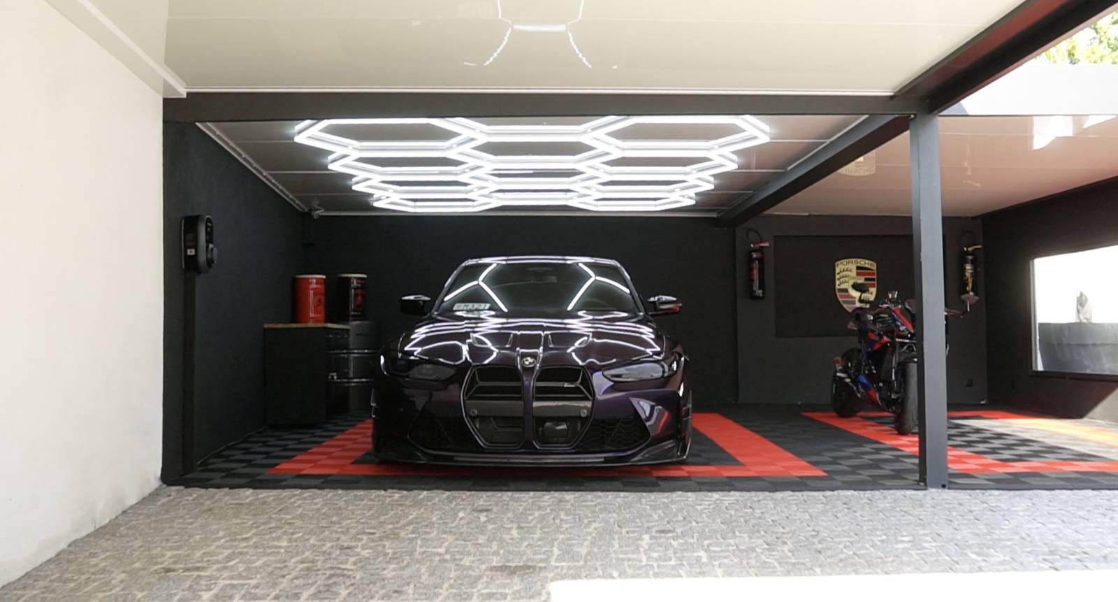 Les accessoires à ajouter à un abris de voiture en aluminium 2 places pour une personnalisation totale dans le 79