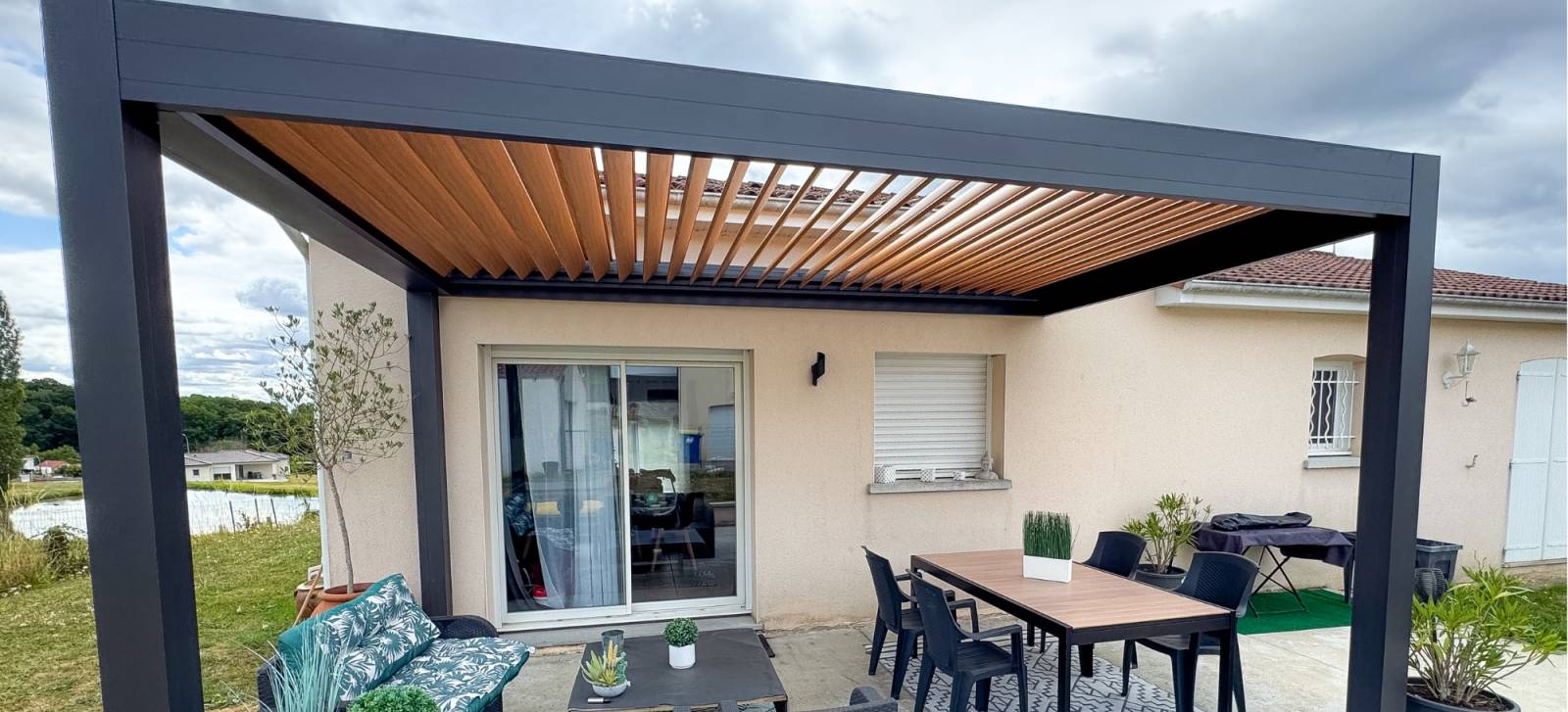 Pergola avec lames bois 