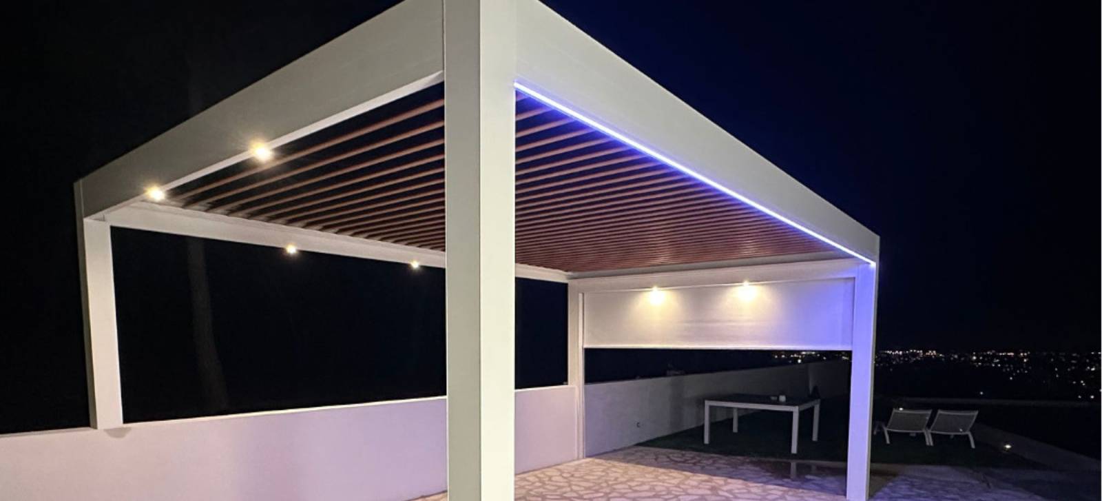 pergola lumineuse en soirée