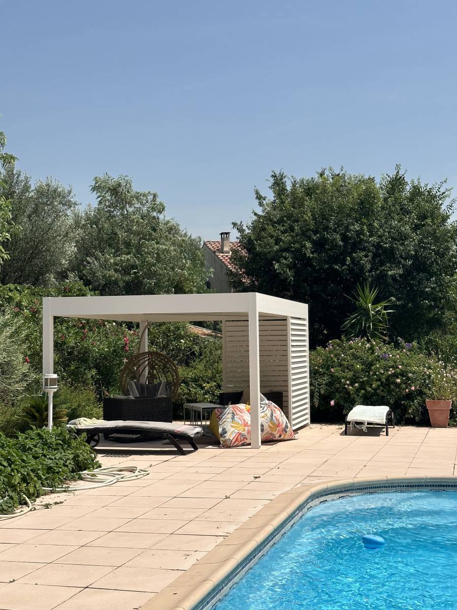 La personnalisation d'un pool house en aluminium est-elle possible ? Cauchi Design vous présente les possibilités de personnalisation à Parthenay