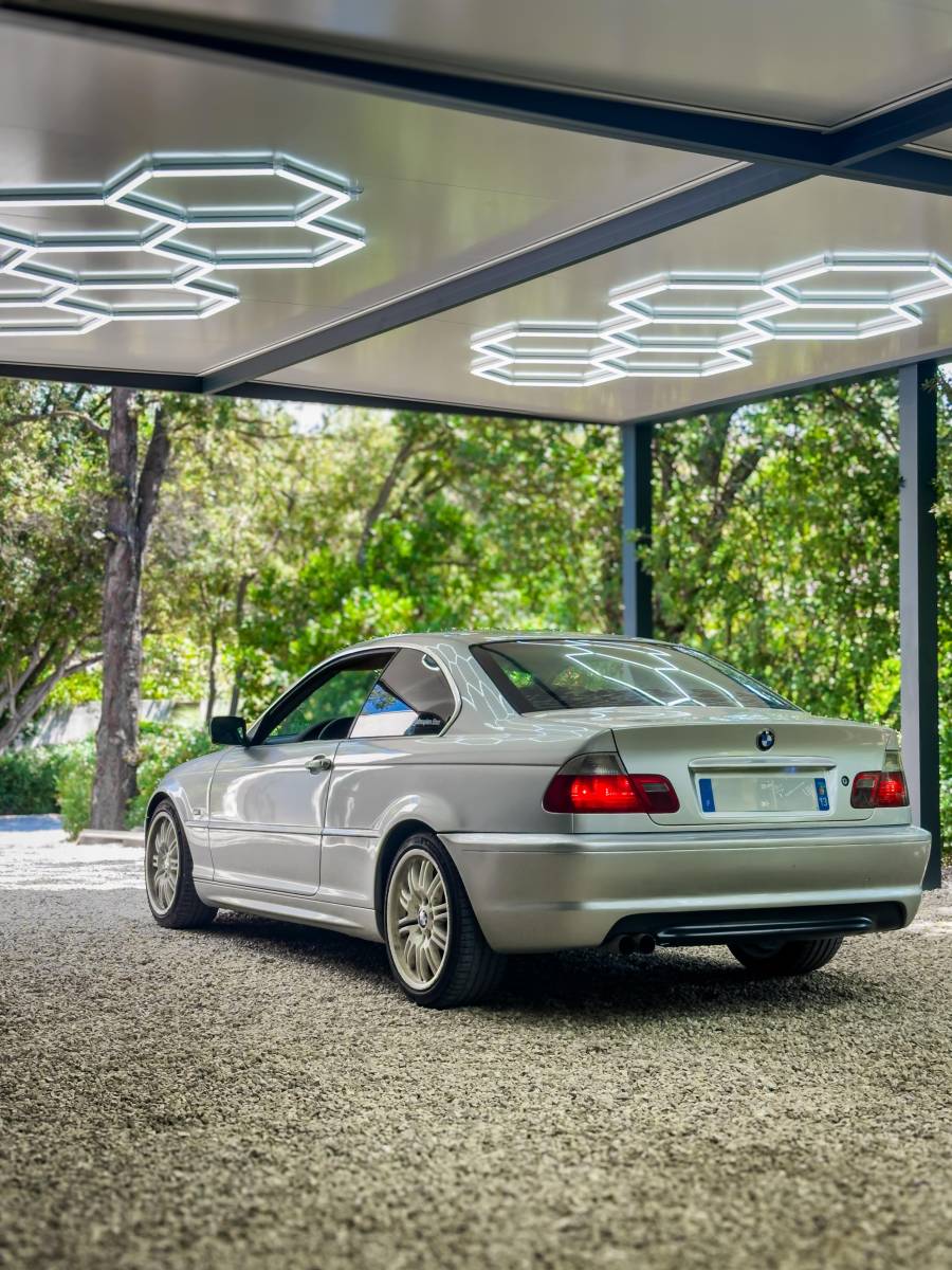 carport avec éclairage