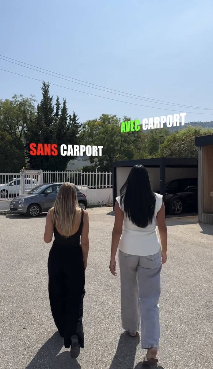 abri de voiture au soleil