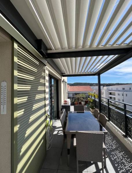 Découvrez LaNostra, la pergola bioclimatique innovante bientôt disponible à Saint Remy proche de Niort !