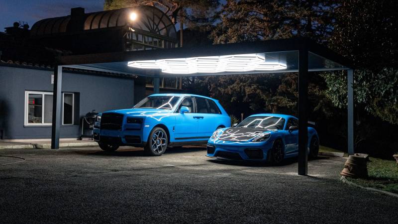 Abri pour 2 voitures autoportés en aluminium Reduxa éco-responsable sans poteaux intermédiaire full 7016 gris anthracite by Cauchi Design.