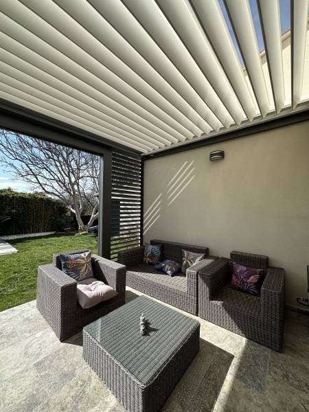 Comment fonctionnent les brises soleil orientables de ma pergola bioclimatique en aluminium dans le département des Deux-Sèvres ?