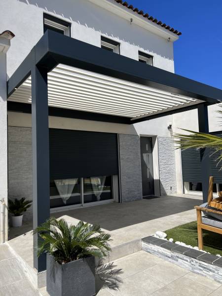 Fixation de votre Pergola Bioclimatique en aluminium Reduxa à lames orientables : Nos Solutions Adaptées à Niort