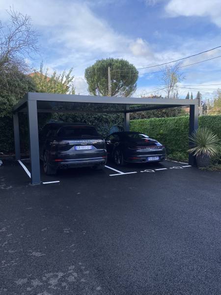 Pourquoi opter pour un carport aluminium Redua bas de carbone de Cauchi Design à La Rochelle ?