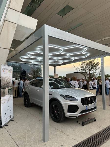 Explorez l'élégance en découvrant notre nouvelle création : notre abri de voiture à la fois simple et raffiné, situé à Niort.