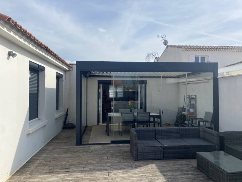 rideaux en verre pour Pergolas bioclimatiques en aluminium à Chauray
